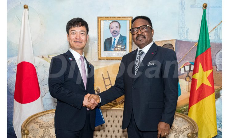 (Français) AUDIENCE ACCORDÉE À S.E. MIYAJI TAKUMA MINISTRE DELEGUE AUPRES DU MINISTRE JAPONAIS DES AFFAIRES ETRANGERES PAR S.E. FELIX MBAYU