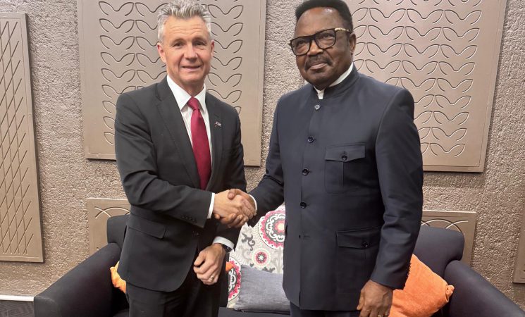 GRANTED AUDIENCE TO THE AUSTRALIAN ASSISTANT MINISTER FOR FOREIGN AFFAIRS AND TRADE BY H.E. FELIX MBAYU TO THE INAUGURAL COMMONWEALTH BUSINESS SUMMIT (CBS) IN WINDHOEK
