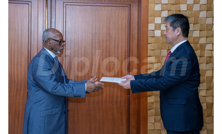 PRESENTATON DE LA COPIE FIGUREE DES LETTRES DE CREANCE DE L’AMBASSADEUR DESIGNE DE LA REPUBLIQUE POPULAIRE DE CHINE AU CAMEROUN