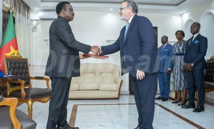 (Français) S.E. LÓRÁND ENDREFFY, AMBASSADEUR DESIGNE DE LA REPUBLIQUE DE HONGRIE AU CAMEROUN, AVEC RESIDENCE A ABUJA AU NIGERIA AU MINREX